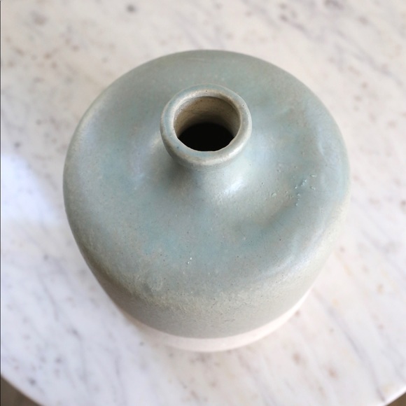 Green and ivory two toned pottery vase - Picture 4 of 6